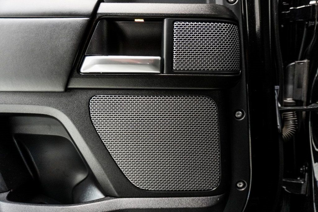 2022 Land Rover Defender V8 photo 21
