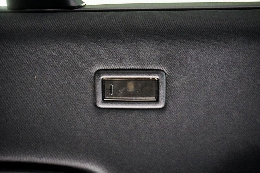 2022 Land Rover Defender V8 photo 23