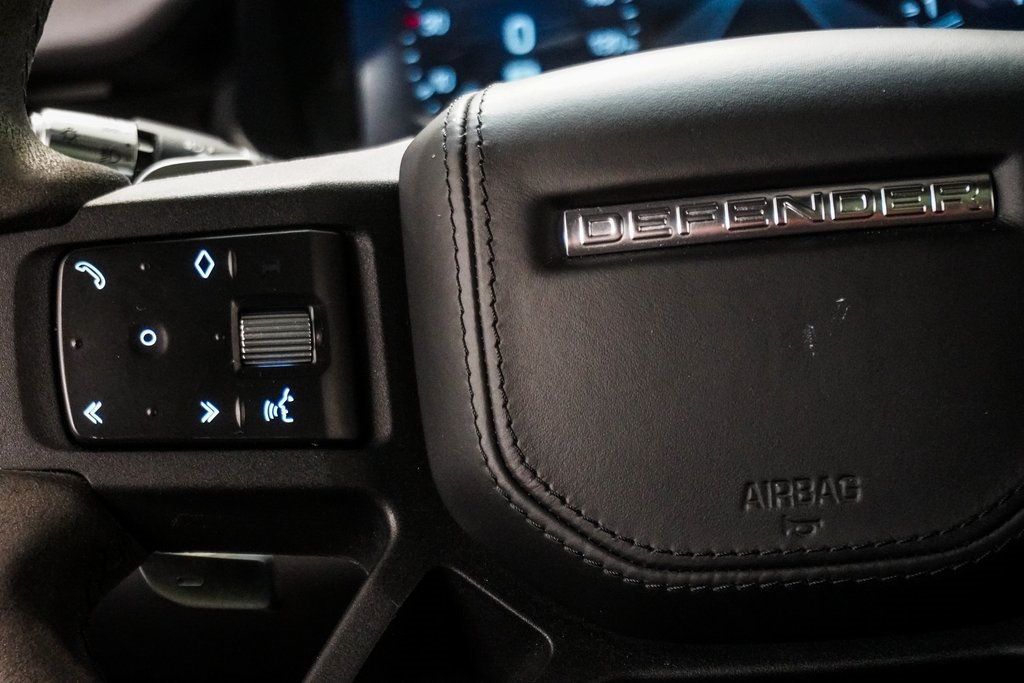2022 Land Rover Defender V8 photo 29