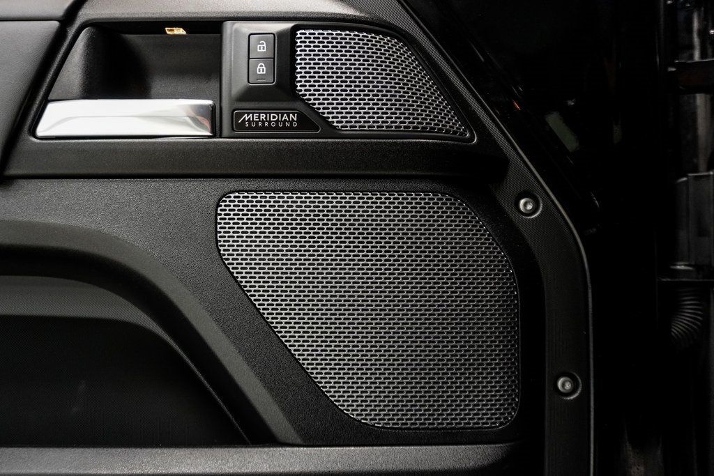 2022 Land Rover Defender V8 photo 36