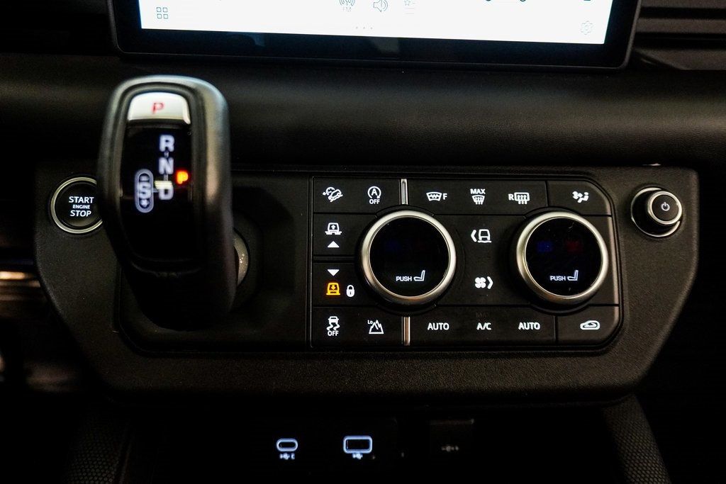 2022 Land Rover Defender V8 photo 39