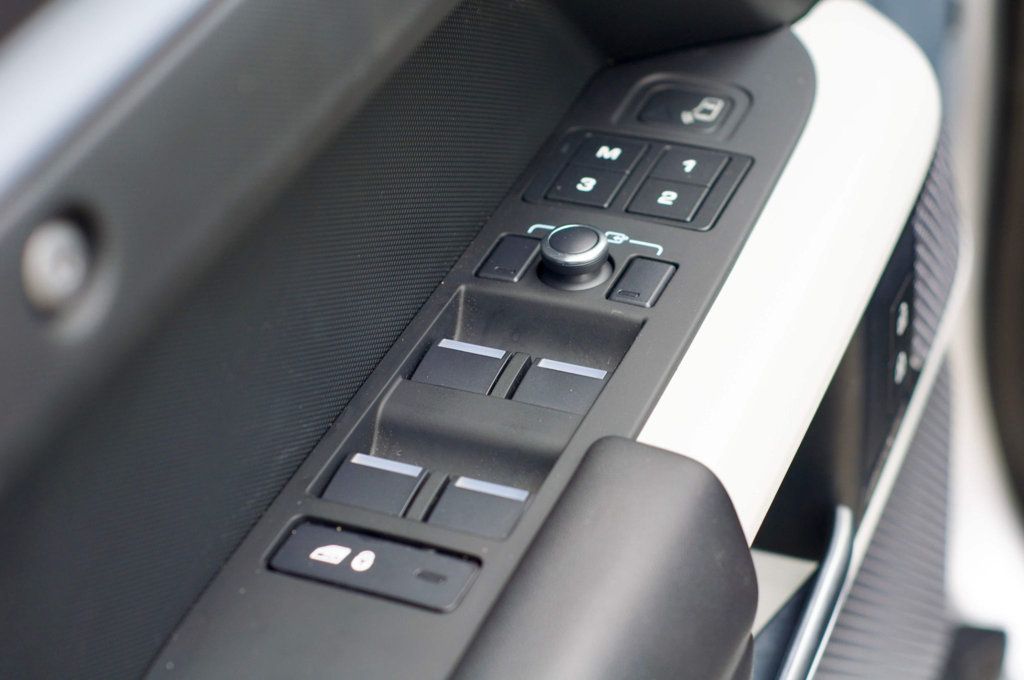 2022 Land Rover Defender X-Dynamic/Heated&Cooled Seats/Blind Spot/Lane Departure Warning - 22948653 - 28