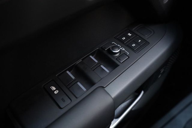2022 Land Rover Defender X-Dynamic HSE - 23049422 - 39