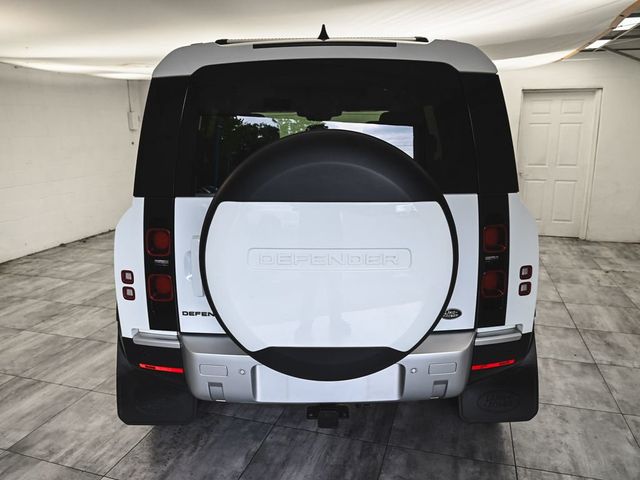 2022 Land Rover Defender SE's photo