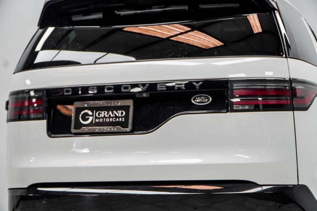 2022 Land Rover Discovery P300 S S R-Dynamic photo 13