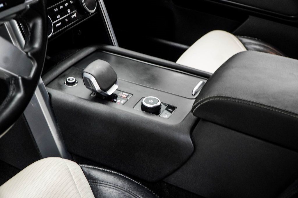 2022 Land Rover Discovery P300 S S R-Dynamic photo 16