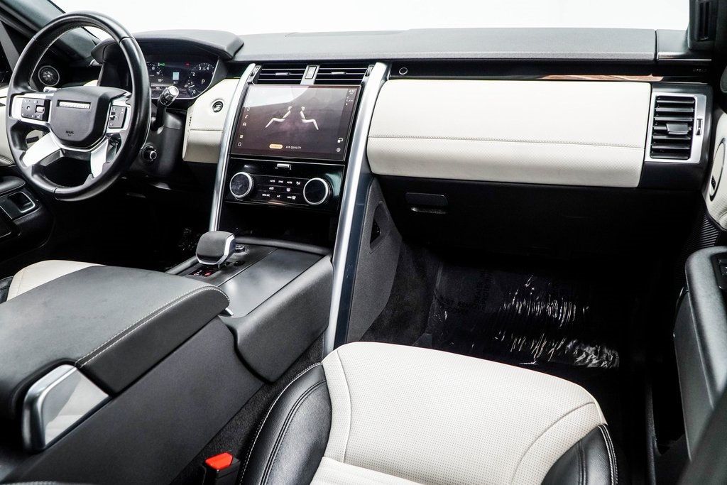 2022 Land Rover Discovery P300 S S R-Dynamic photo 17
