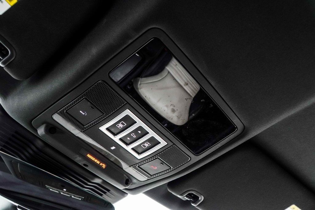 2022 Land Rover Discovery P300 S S R-Dynamic photo 33