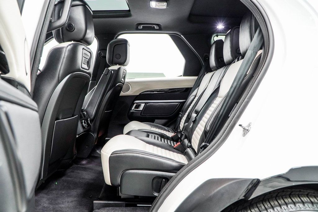 2022 Land Rover Discovery P300 S S R-Dynamic photo 38