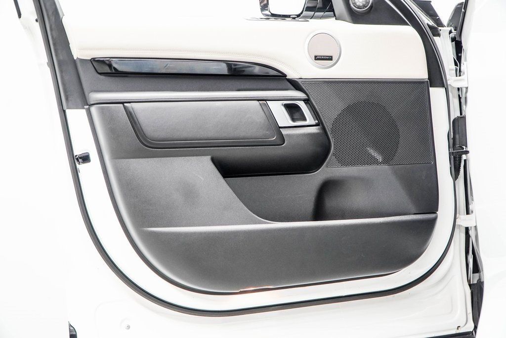 2022 Land Rover Discovery P300 S S R-Dynamic photo 41