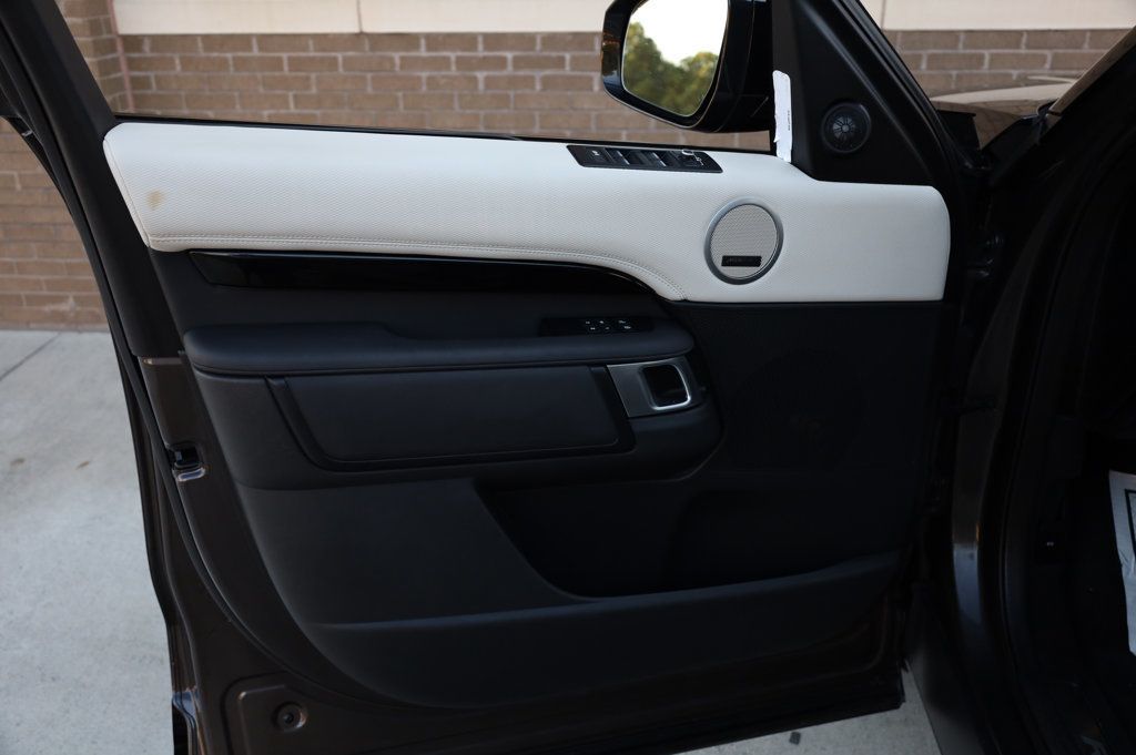 2022 Land Rover Discovery P300 S S R-Dynamic photo 12