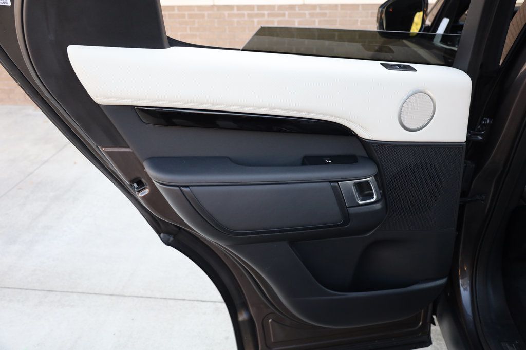 2022 Land Rover Discovery P300 S S R-Dynamic photo 16