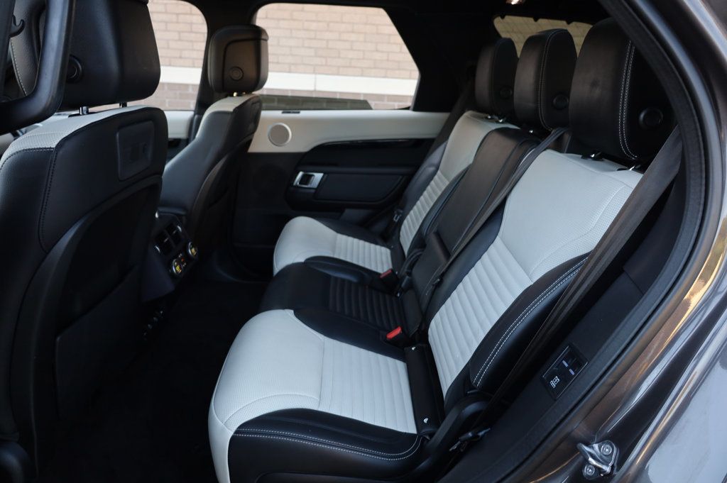 2022 Land Rover Discovery P300 S S R-Dynamic photo 17