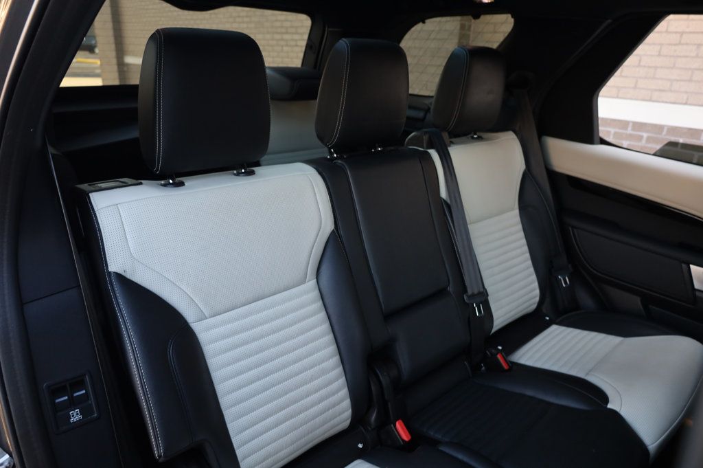 2022 Land Rover Discovery P300 S S R-Dynamic photo 22