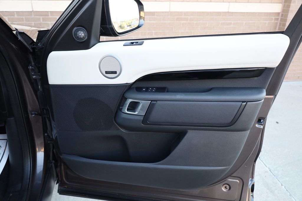 2022 Land Rover Discovery P300 S S R-Dynamic photo 24