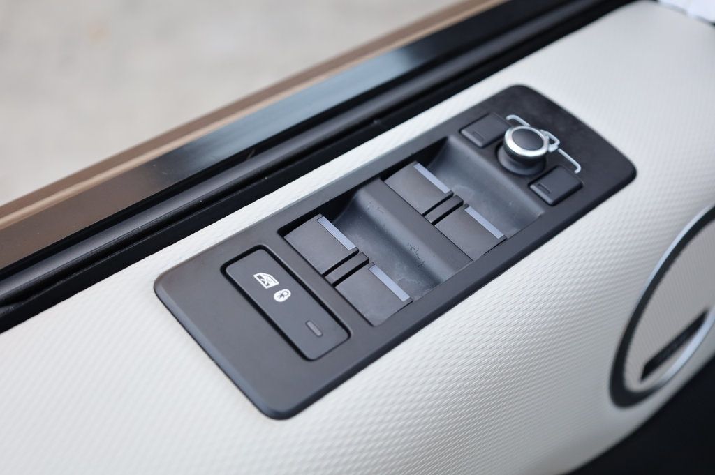 2022 Land Rover Discovery P300 S S R-Dynamic photo 34