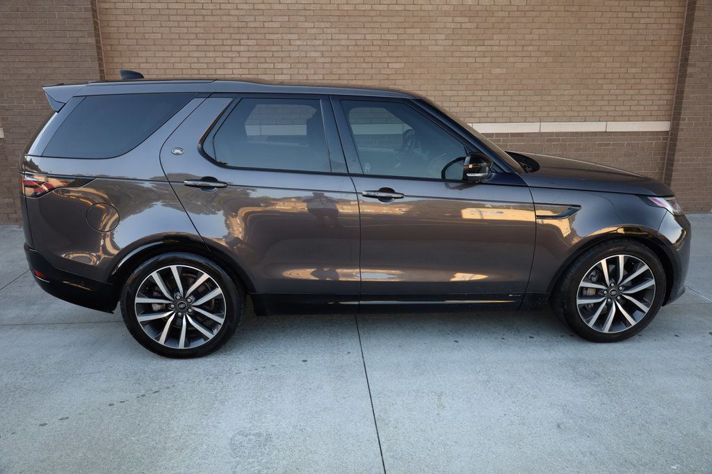 2022 Land Rover Discovery P300 S S R-Dynamic photo 4