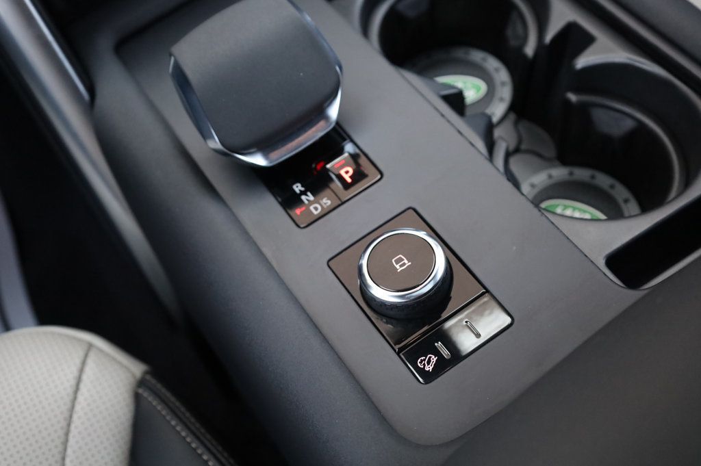 2022 Land Rover Discovery P300 S S R-Dynamic photo 39