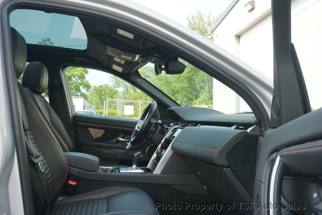 2022 Land Rover Discovery Sport SE R-Dynamic photo 11