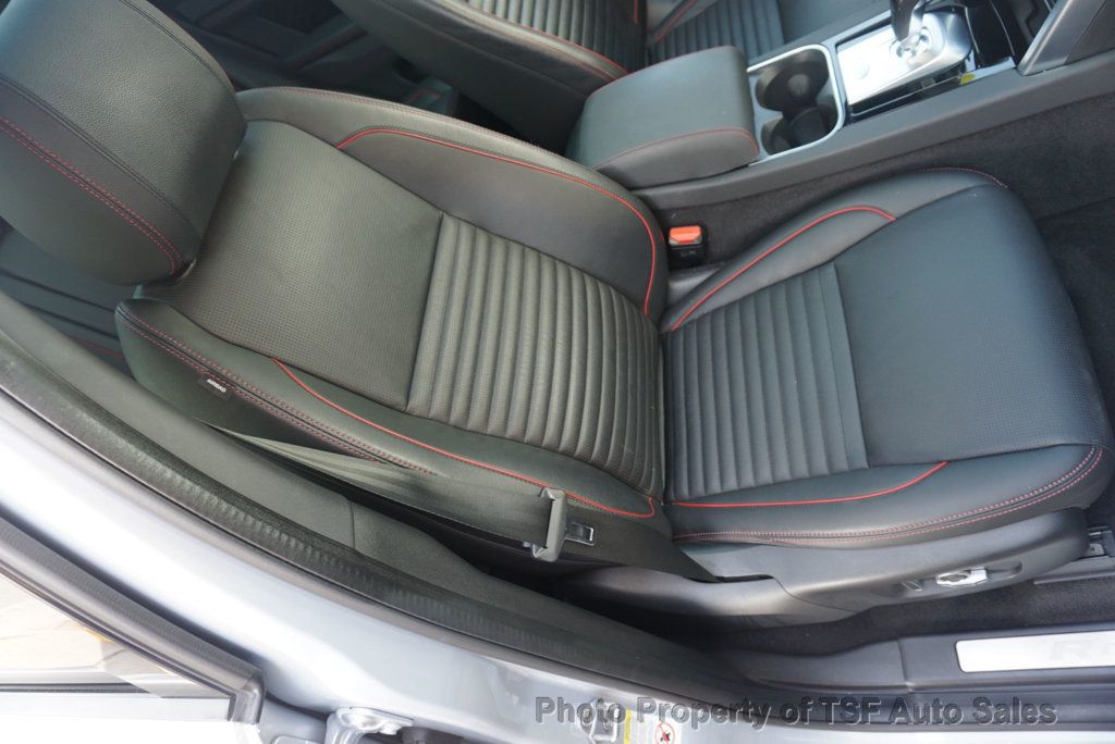 2022 Land Rover Discovery Sport SE R-Dynamic photo 13