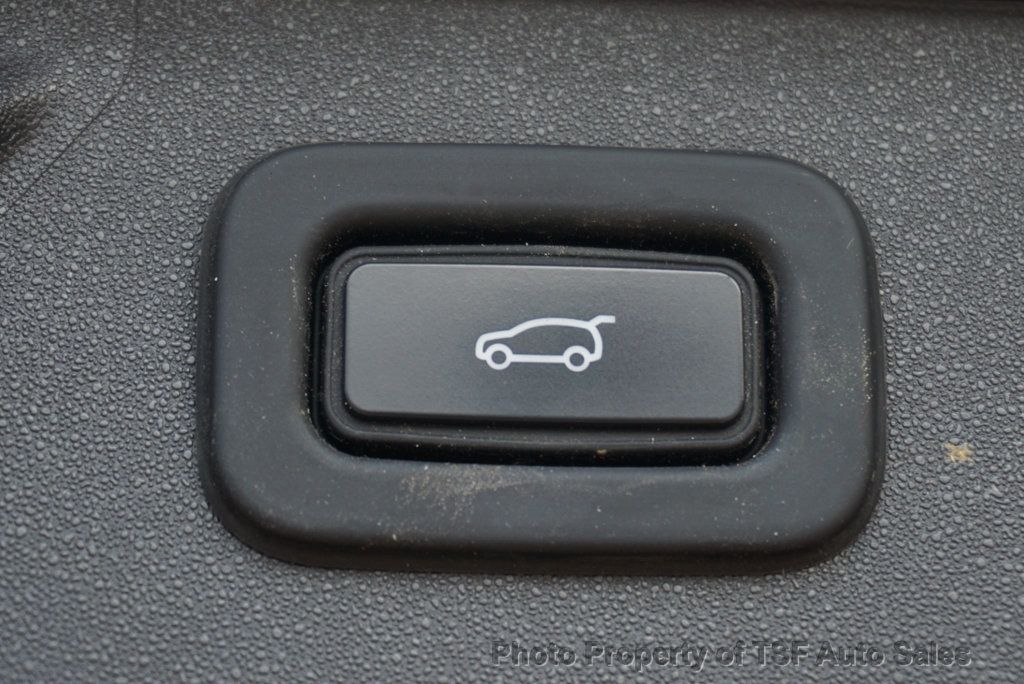 2022 Land Rover Discovery Sport SE R-Dynamic photo 35