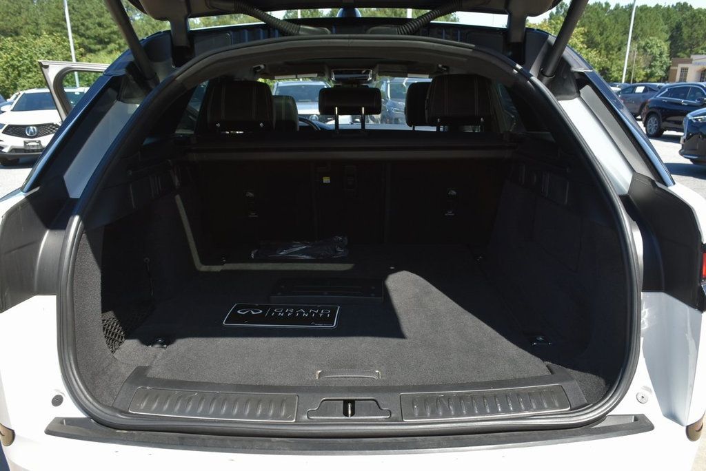 2022 Land Rover Range Rover Velar P250 R-Dynamic S photo 30