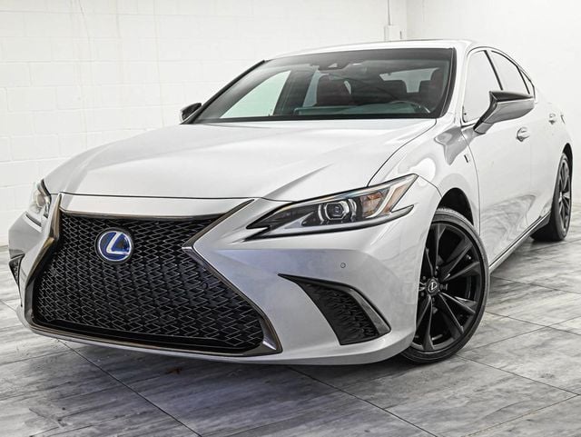 2022 Lexus ES Hybrid 300h F SPORT photo 2