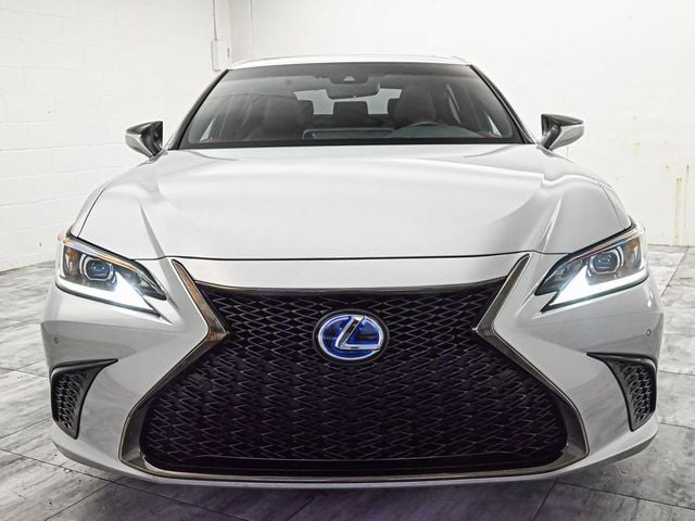 2022 Lexus ES Hybrid 300h F SPORT photo 3