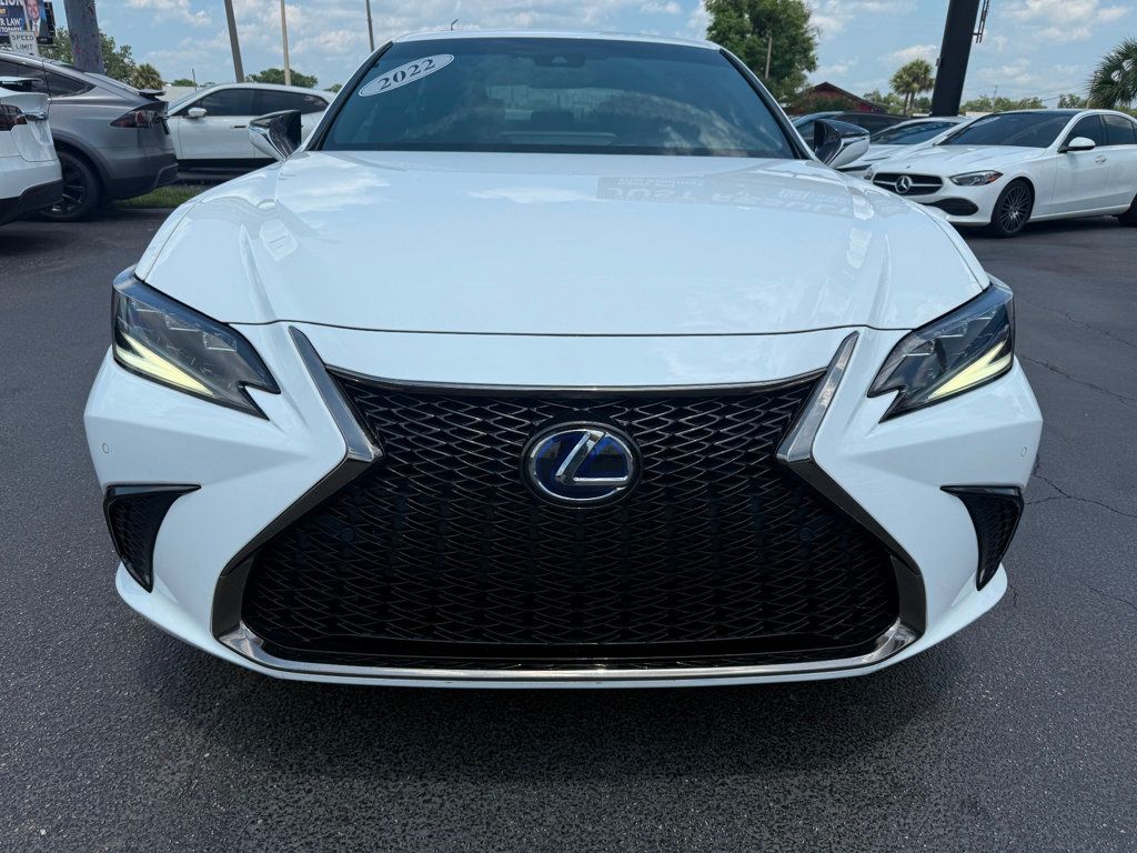 2022 Lexus ES 300h F SPORT photo 2