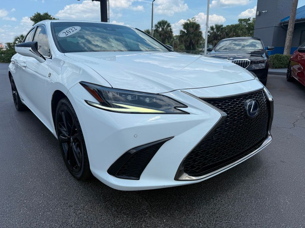 2022 Lexus ES 300h F SPORT photo 3