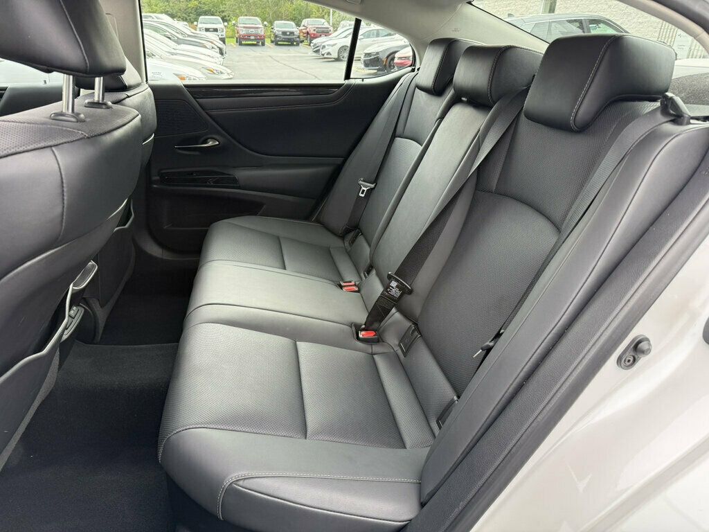 2022 Lexus ES ES 300h FWD - 23084120 - 17