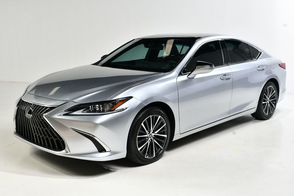 2022 Lexus ES 350 photo 2