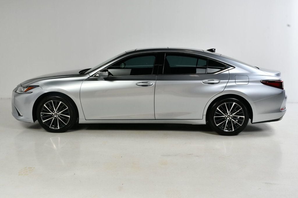2022 Lexus ES 350 photo 3