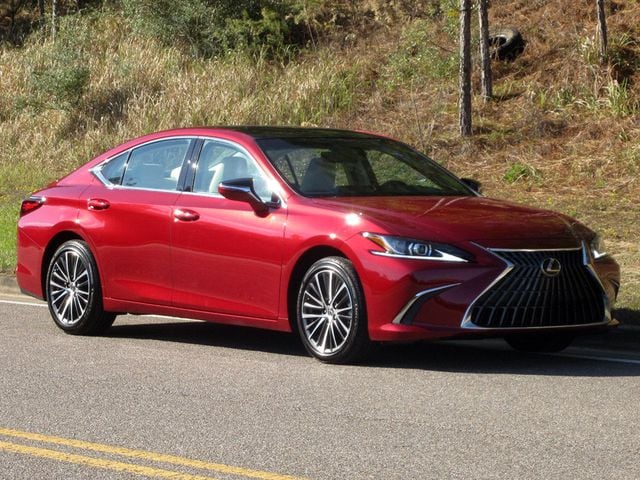 2022 Lexus ES 350 photo 2