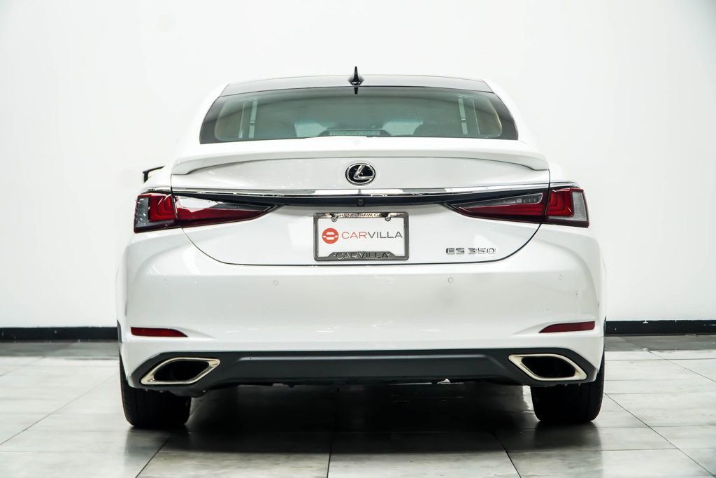 Lexus ES photo 12