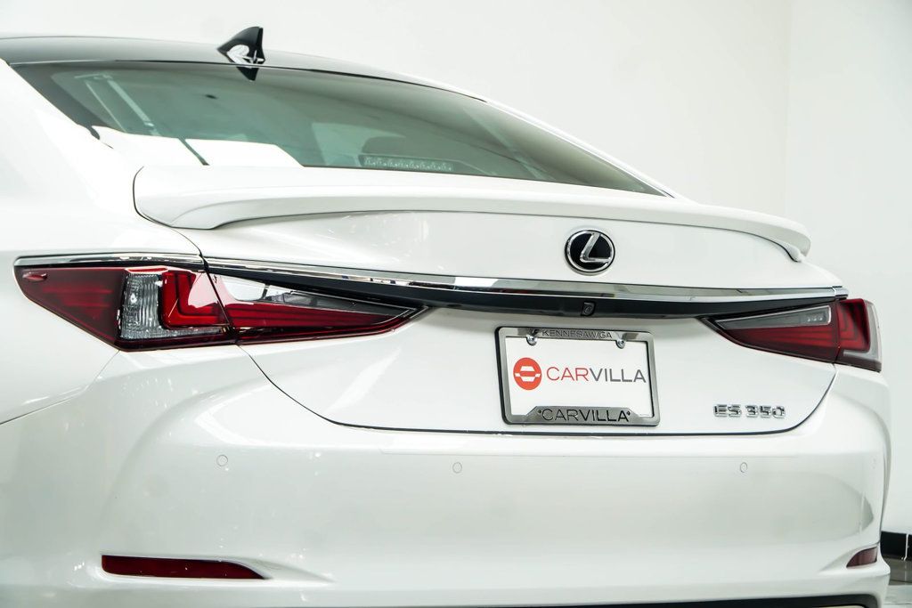 Lexus ES photo 14