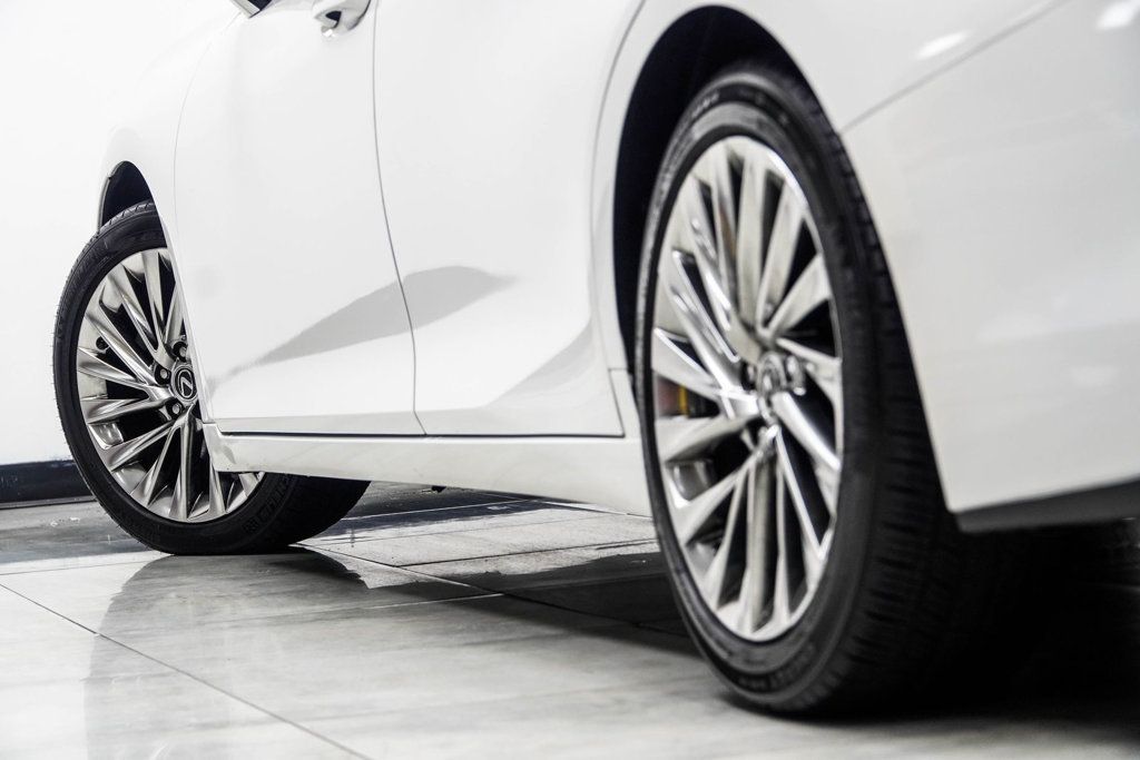 Lexus ES photo 16