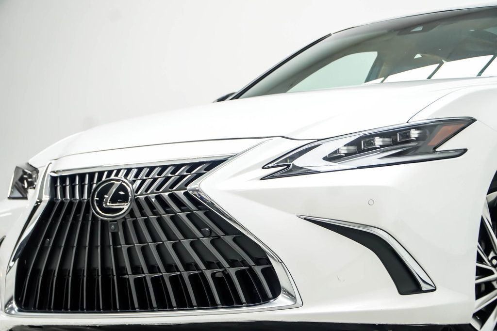 Lexus ES photo 2