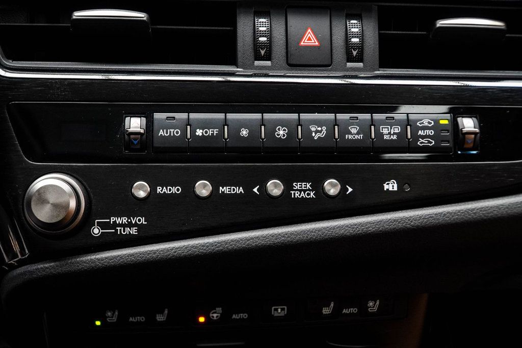 Lexus ES photo 28