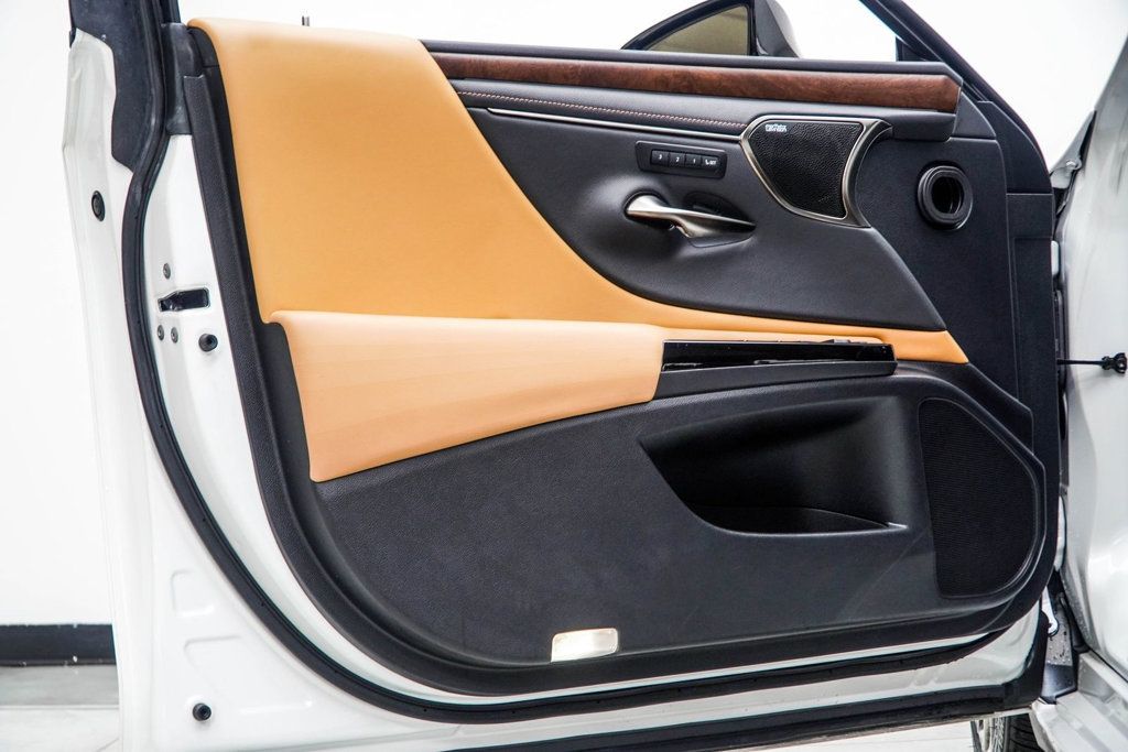 Lexus ES photo 38