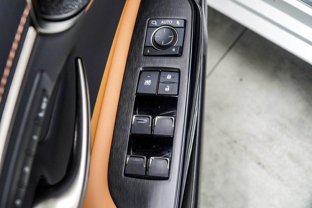 Lexus ES photo 39
