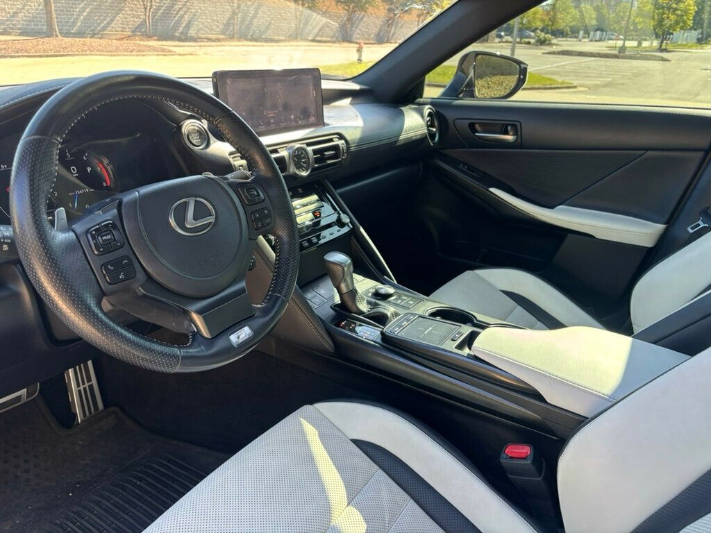 2022 Lexus IS 350 F SPORT photo 2