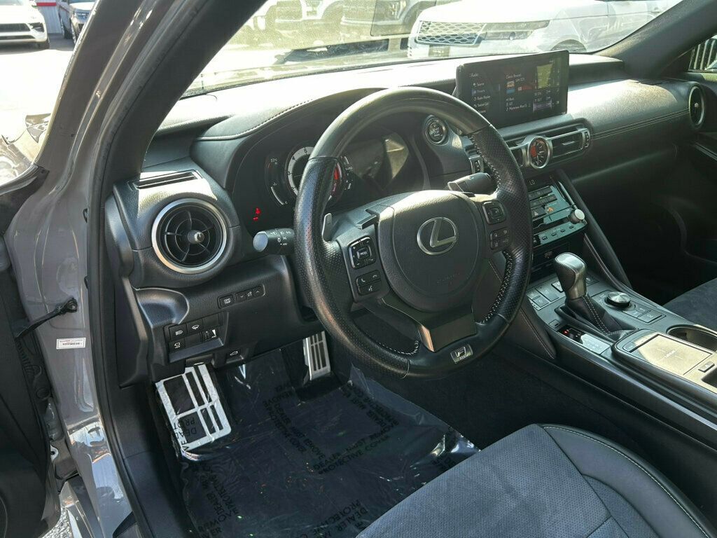 2022 Lexus IS photo 11