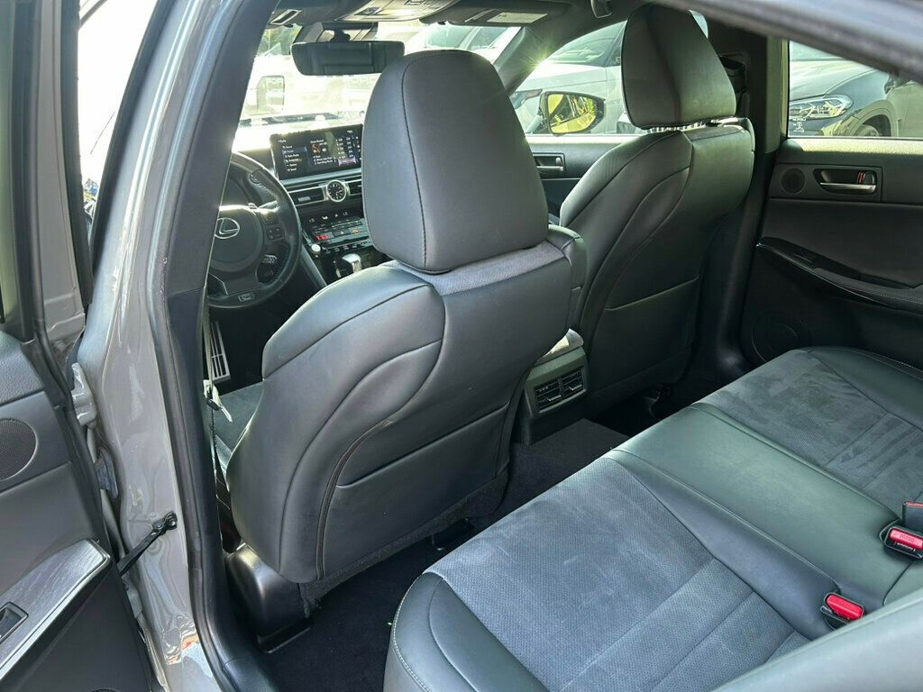 2022 Lexus IS photo 14