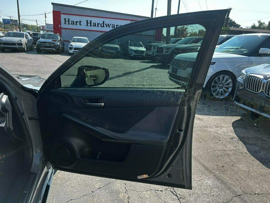 2022 Lexus IS photo 19