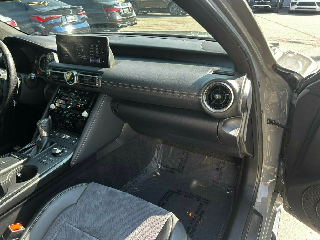 2022 Lexus IS photo 21