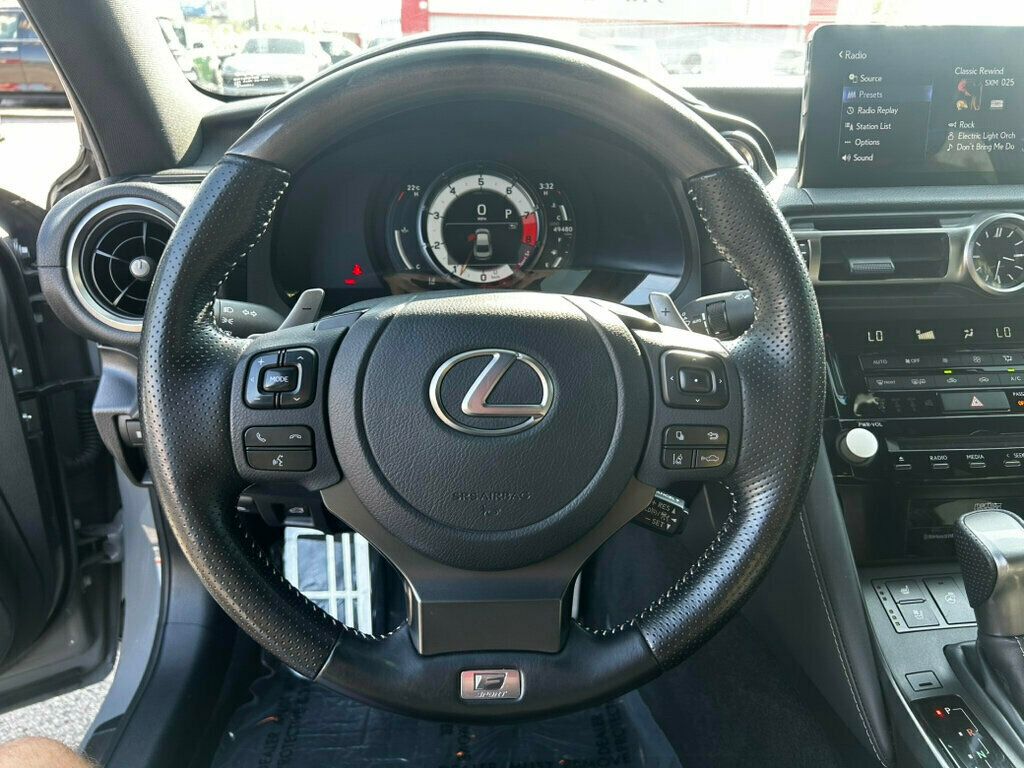2022 Lexus IS photo 23