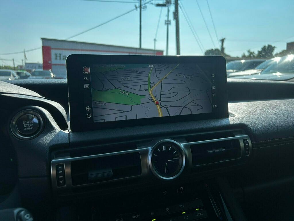 2022 Lexus IS photo 26