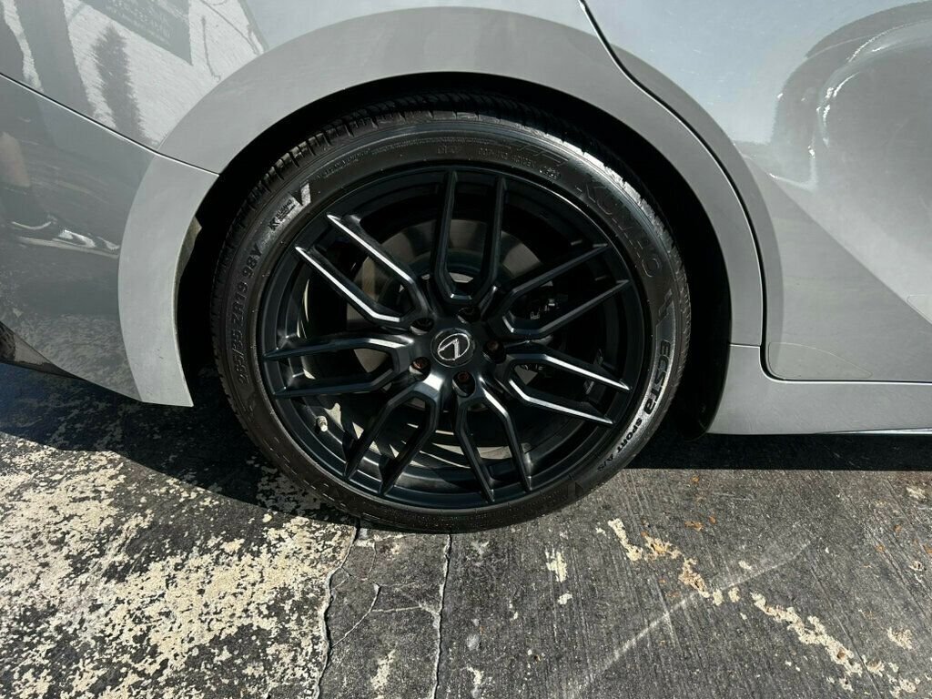2022 Lexus IS photo 29