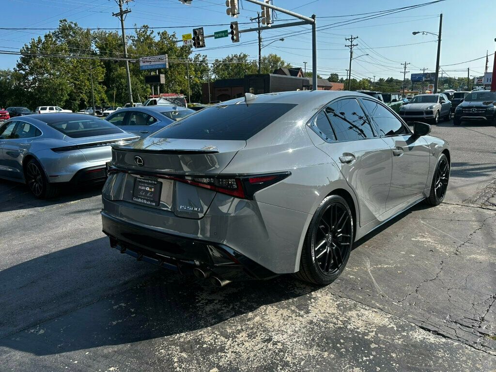 2022 Lexus IS photo 5